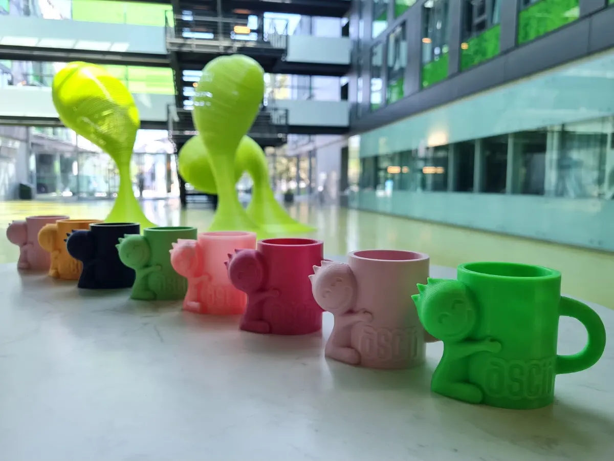 Hier werdet ihr bald mehr über unsere Geschichte finden können :)